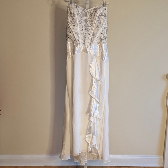 Fiesta Dresses & Skirts - Elegant Beaded White Strapless Dress